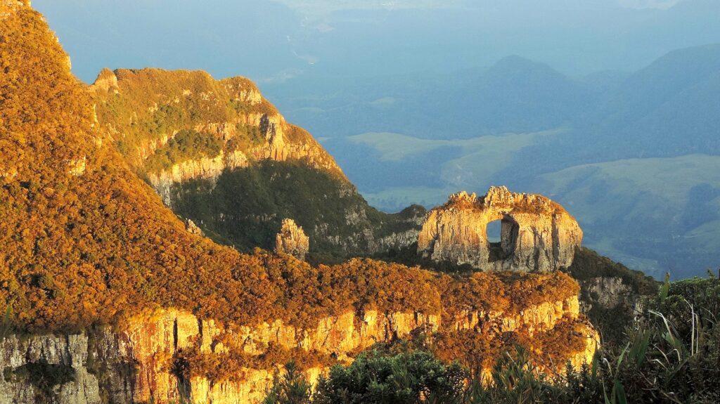 MORRO_DA_IGREJA_NA_SERRA_DO_CORVO_BRANCO_EM_URUBICI-SC_BRAZIL_03