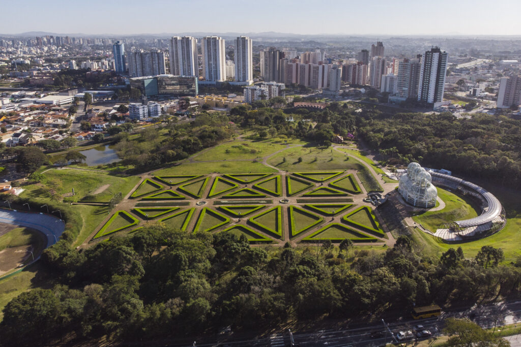 Curitiba é referência em natureza urbana. Na imagem Jardim Botânico. Foto: Pedro Ribas/SMCS