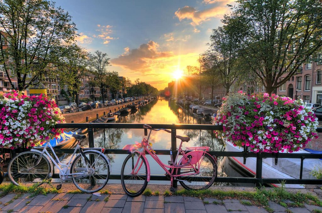 paises-baixos-amsterda-ponte-bicicleta-pordosol